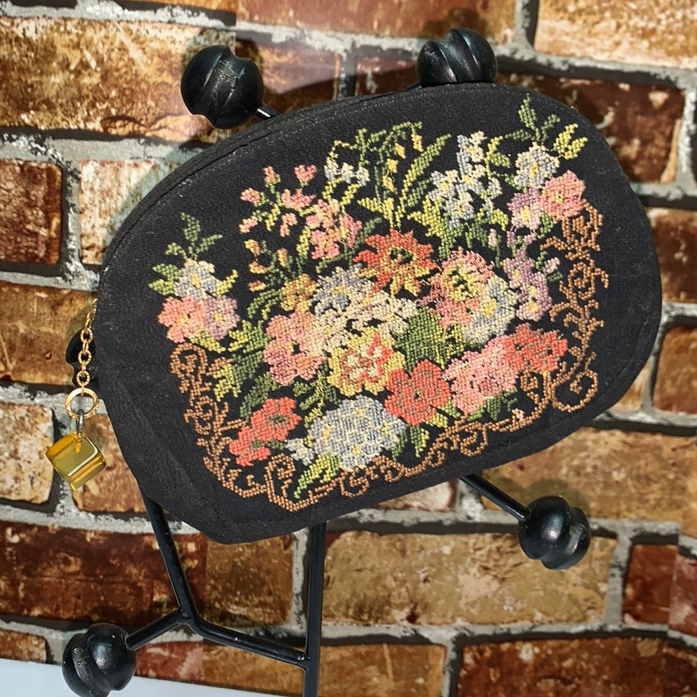 Antique petite pointe purse clutch